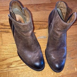 Brown distressed shoe boots